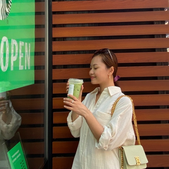 Burberry Leather Belted TB Bag - Picture 9 of 9